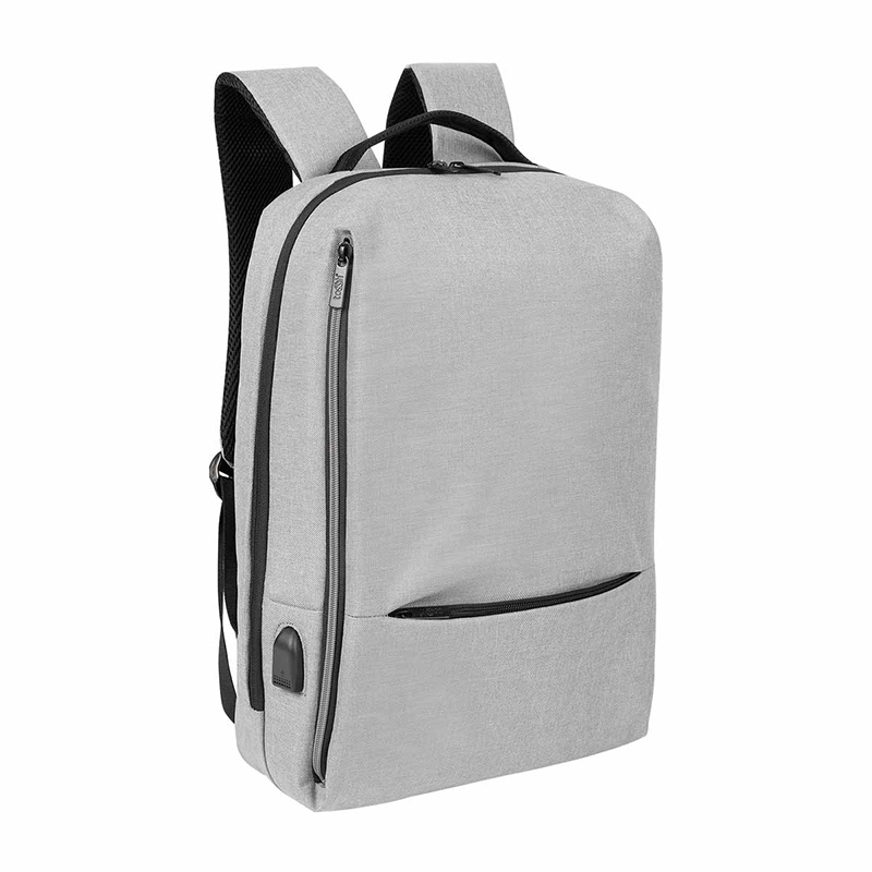 SIN 415, MOCHILA SISAK. Mochila con salida USB. se requiere conectar a batería portátil) para cargar smartphone. Bolsa principal con organizador y compartimento interno para laptop de 14