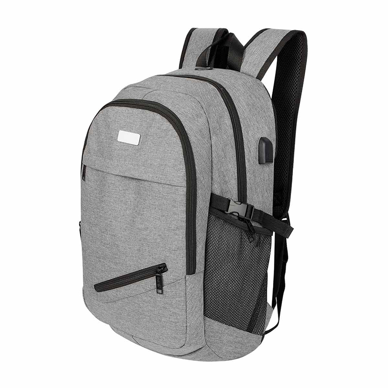 SIN 455, MOCHILA SLAVONSKY. Mochila con salida USB. se requiere conectar a batería portátil) para cargar smartphone. Bolsa principal con espacio para laptop de 17